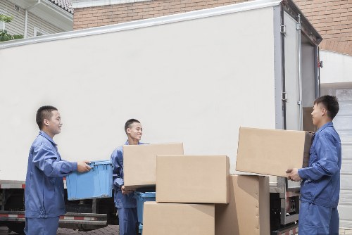 Local moving support with boxes and furniture in Swisscottage
